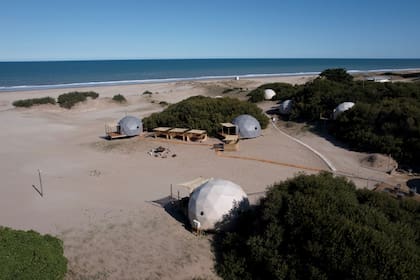 A pocos kilómetros de la ciudad, un complejo de domos que invita a desconectar