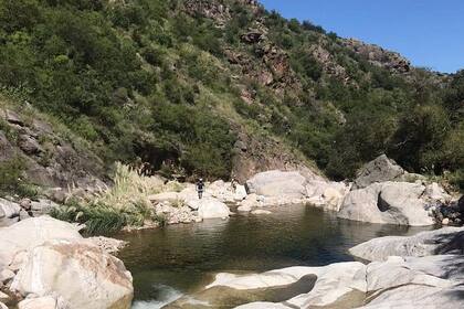 A pocos minutos de La Lejanía se pueden disfrutar de la amplia variedad de extensas playas sobre el río Chico.