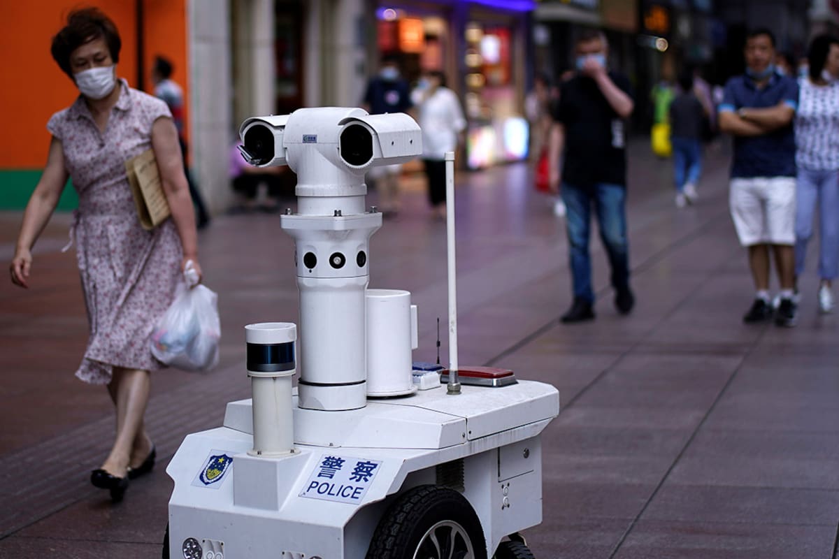 A police robot keeps watch on a shopping street in Shanghai, following the coronavirus disease (COVID-19) outbreak, China June 16, 2020. REUTERS/Aly