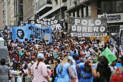 A principios de abril se concentraron en la Panamericana y en el centro porteño más de 8000 personas, en una marcha que fue cuestionada por la falta de medidas de distanciamiento