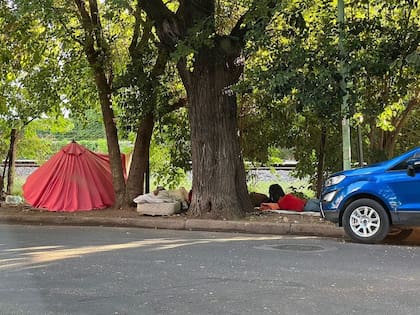 A principios de año, la zona estaba degradada por la acumulación de basura y los autos mal estacionados.