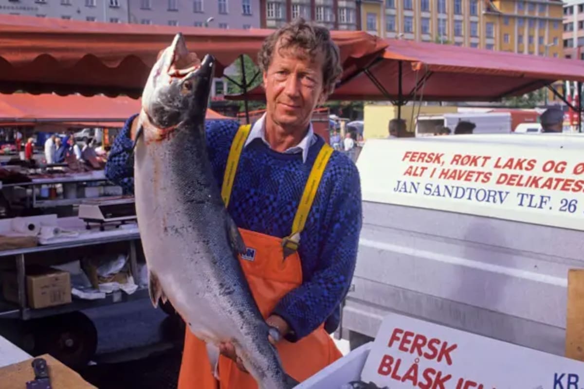 A principios de la década de 1990, la producción de salmón de piscifactoría noruego estaba creciendo mucho más rápido de lo que los consumidores de Europa y Estados Unidos podían comprar