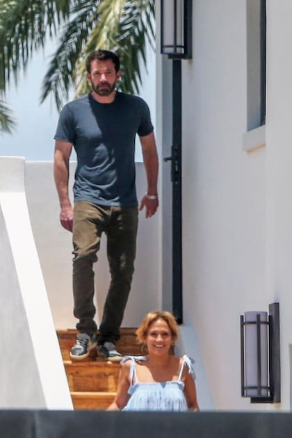 A principios de mayo, el actor fue captado mientras dejaba la casa de López en Miami. Las imágenes lo muestran luciendo un reloj que le regaló la artista en 2003.