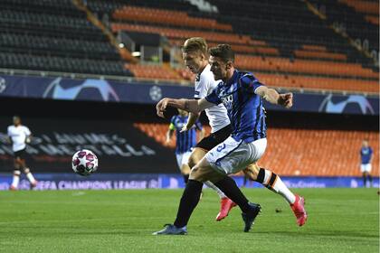 Atalanta venció 4-3 a Valencia en Mestalla a puertas cerradas y se clasificó a cuartos de final de la Champions con un 8-4 global