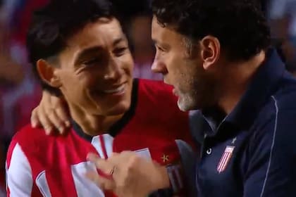 A punto de entrar: Lugüercio recibe las últimas instrucciones del DT Milito