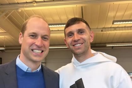 A pura sonrisa: el encuentro entre el Príncipe de Galés y Dibu Martínez