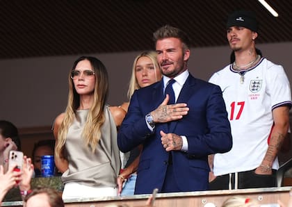 ¡A puro glamour! David Beckham, Victoria Beckham y su hijos Romeo y Harper alentaron a Inglaterra desde el palco