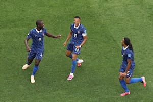 Los goles de Mbappe que lo acercan a Messi y el tremendo blooper de la defensa iraquí