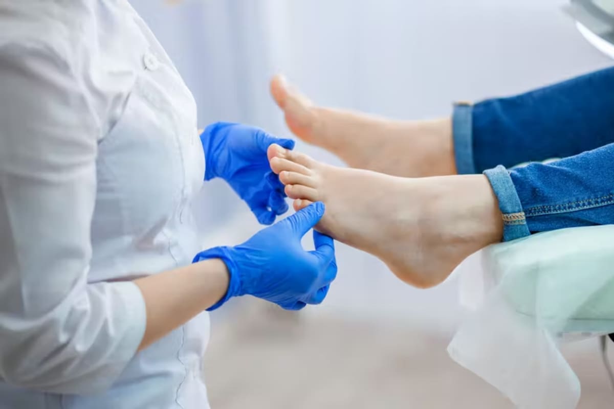 ¿A qué deberíamos estar atentos para cuidar correctamente nuestros pies?