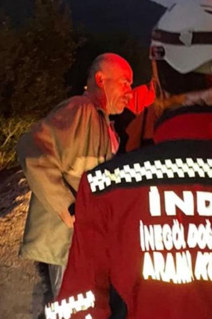 “¿A quién estamos buscando? Porque yo estoy aquí”, dijo Beyhan Mutlu, el hombre que se encontraba desaparecido y que se unió a su propia misión de rescate de manera accidental