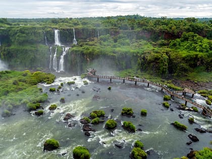 A raíz del infortunio, se desplegó un operativo de rescate en el que participaron efectivos del Cuerpo de Bomberos, personal de la empresa y trabajadores del Parque Nacional do Iguaçu