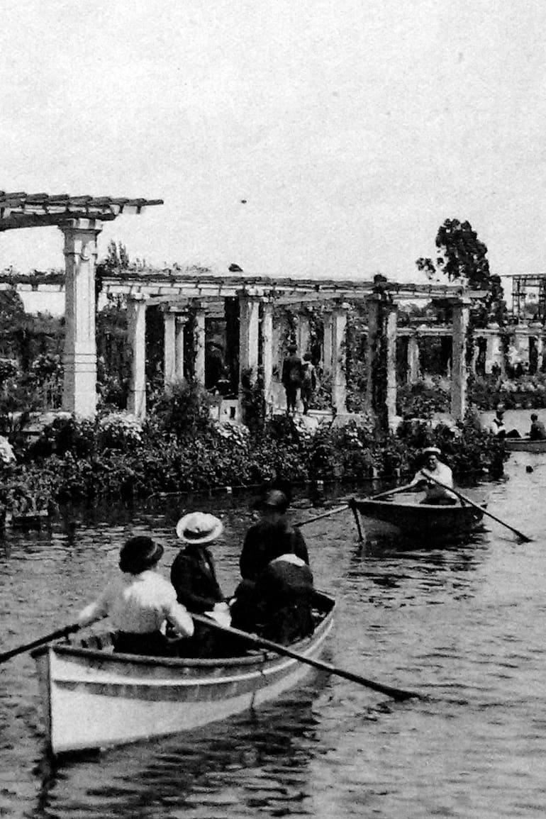 A remo por los lagos de Palermo.