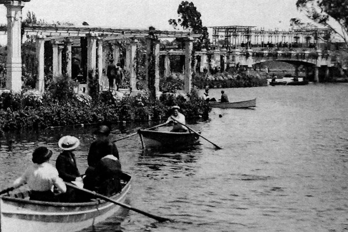 A remo por los lagos de Palermo.
