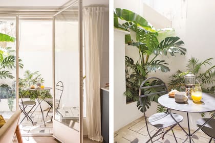 A Romina le interesaba destacar el patio al que da la única ventana. En el nuevo planteo, aporta vista y un ambiente más donde hacer cualquier comida. Piso de calcáreos (Noi). Juego de mesa y sillas Quilmes en negro.