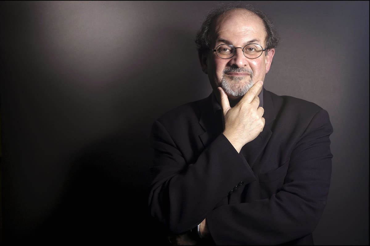 "A Sackful of Seeds" ("Un saco de semillas") es la decimoquinta novela de Rushdie y cuenta la "historia épica" de una mujer en el siglo XIV en lo que ahora forma parte de India. (Photo by Pedro RUIZ/Gamma-Rapho via Getty Images)