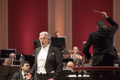A sala llena, el maestro Plácido Domingo coronó su ansiado regreso al Teatro Colón con un concierto a beneficio de los damnificados por la guerra en Ucrania
