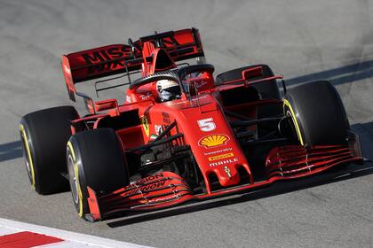 A Sebastian Vettel se le rompió la unidad impulsora de su Ferrari SF 1000 en Montmeló.