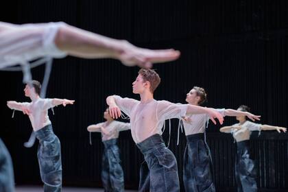 "A simple piece", obra del coreógrafo argentino Demis Volpi, director del ballet de Rhein