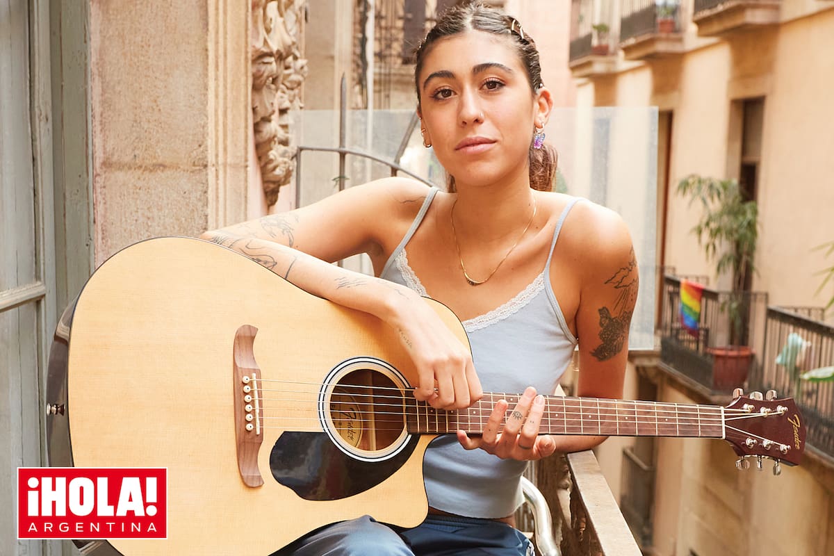 A sus 24 años, Renata sueña con algún día irse de gira con su música. "No me imagino ganando premios porque de verdad no aspiro a que otro me dé el mérito… Sé que no soy Adele y nunca lo voy a ser, pero soy Renata y canto desde este lugar", dice.