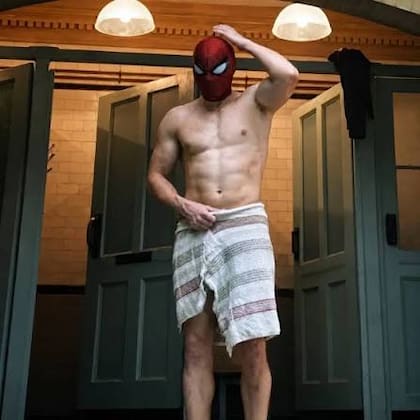 A sus 30 años, Tom Holland sigue una rutina estricta para mantener su cuerpo firme