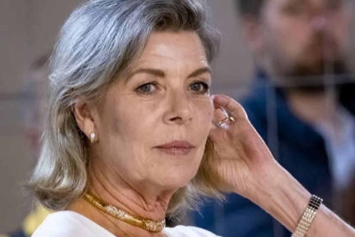 A sus 64 años, Carolina de Mónaco sorprendió con un elegante look al natural