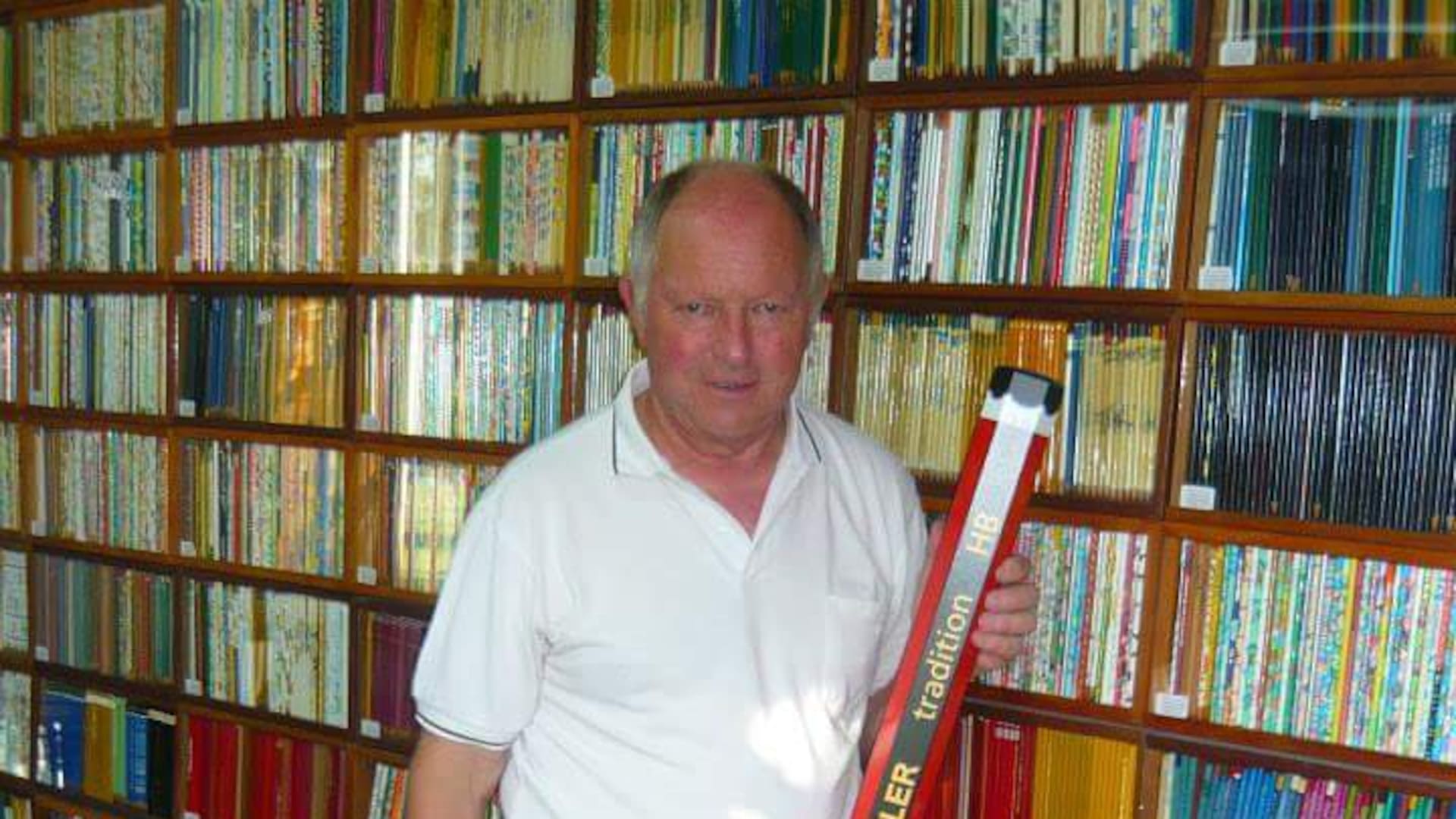 A sus 77 años, lidera la lista mundial de las personas que juntan estos instrumentos de escritura.