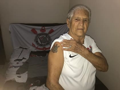 A sus 80 años se animó a tatuarse el escudo del club paulista. Fuente: Corinthians