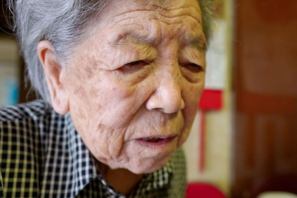 A sus 91 años, Yang, quien padece glaucoma y tiene una visión cada vez más deficiente, encontraba que las tareas sencillas y la vida cotidiana se le hacían cada vez más difíciles
