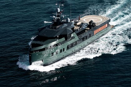 A todo motor: el Pink Shadow en alta mar