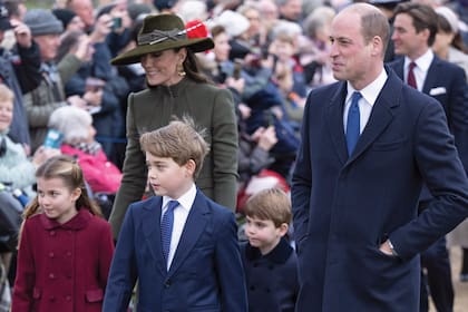 A tono con los tiempos que corren, Carlos III planea recortar los miembros activos, y “en servicio”, de la monarquía británica a un equipo de siete, por lo que su hijo mayor y heredero al trono, William, y su mujer, Kate, cada vez tienen más protagonismo.