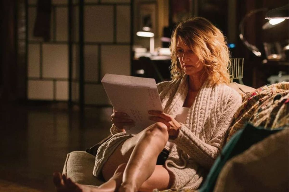 A través de cartas y papeles viejos revive un doloroso recuerdo, en The Tale