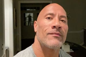 A través de las redes, "The Rock" le brindó un sentido homenaje a su padre
