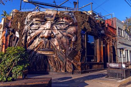 A través de murales, esculturas y espacios decorados por artistas, las propuestas buscan crear climas y potenciar los sentidos de los comensales; cuáles son las tendencias; los casos