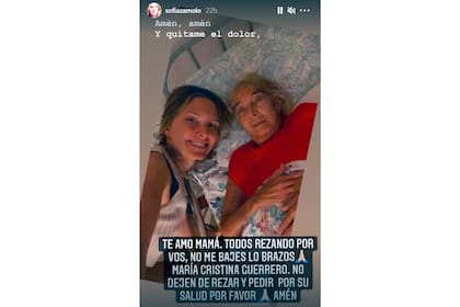 A través de sus stories, la modelo les pidió a sus seguidores que recen por la salud de su madre.
