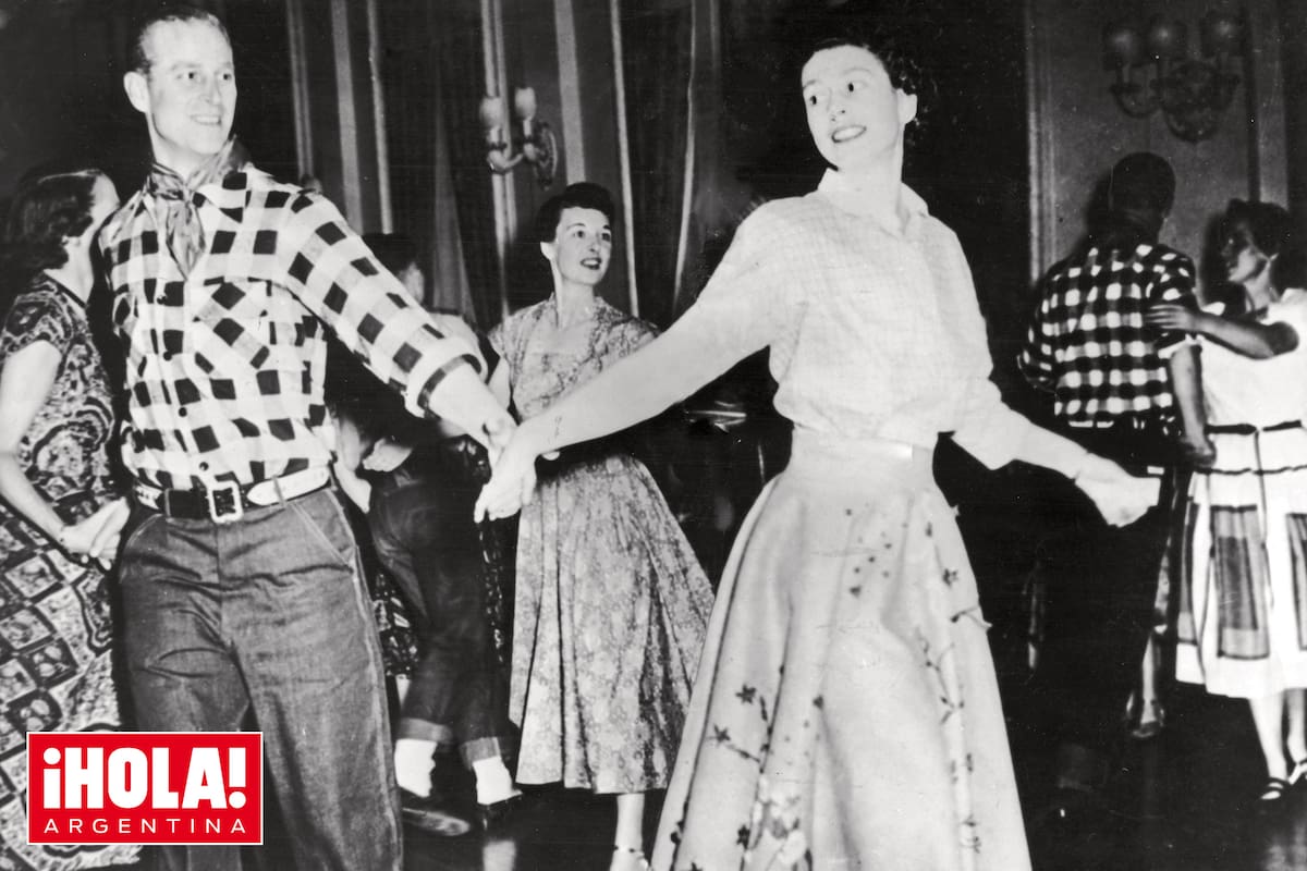 A través de todos sus años de servicio, hasta su retiro de la vida pública en 2017, el duque de Edimburgo compartió con su mujer innumerables compromisos públicos, dentro y fuera del Reino Unido. La imagen es de 1951 en Ottawa, durante un viaje oficial que realizaron a Canadá.