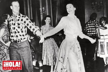 A través de todos sus años de servicio, hasta su retiro de la vida pública en 2017, el duque de Edimburgo compartió con su mujer innumerables compromisos públicos, dentro y fuera del Reino Unido. La imagen es de 1951 en Ottawa, durante un viaje oficial que realizaron a Canadá.