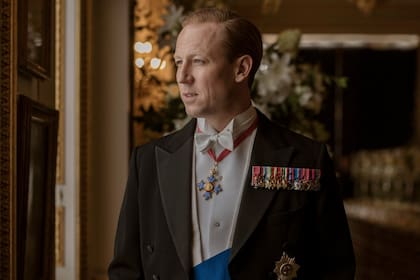 Tobias Menzies como el príncipe en The Crown