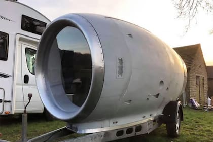 A través de un amigo, en 2013, Jones se enteró que la Royal Air Force había desarmado íntegramente un avión VC10