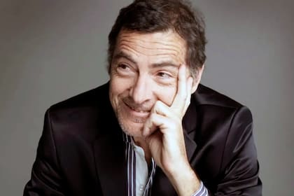 A través de un tuit, el actor le brindó s apoyo a las hijas de Claudia Villafañe y cuestionó la actitud de la expareja del astro del fútbol fallecido