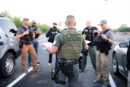 A través de una red de cámaras, la agencia escanea y graba la información de las matrículas de los vehículos