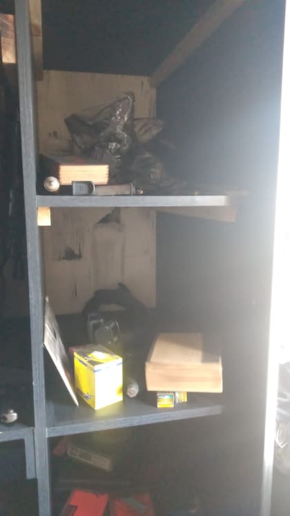A tres cuadras del Alto Palermo: apagaron el incendio de un departamento y encontraron fusiles, granadas y morteros