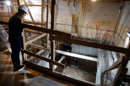 A tres metros bajo tierra, un bloque macizo de ladrillo y cal sorprendió a los operarios de la Casa Rosada, mientras excavaban una fosa para instalar nuevos ascensores