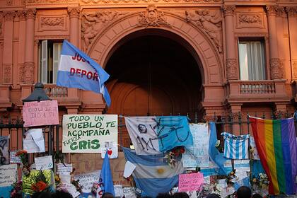 Muestras de afecto frente a la Casa Rosada el 27 de octubre de 2010
