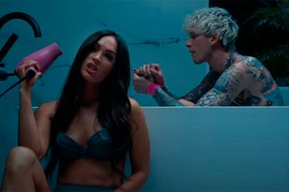 A un día de haber anunciado su separación, Megan Fox protagonizó un sugestivo video junto a Machine Gun Kelly, a quien señalan como su nueva pareja