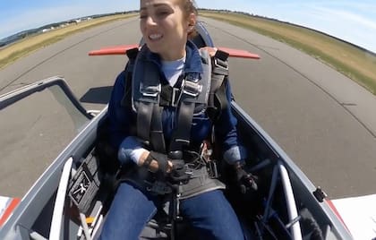 A una piloto holandesa se le abrió la capota del avión y casi ocurre una tragedia: casi pierda la vista