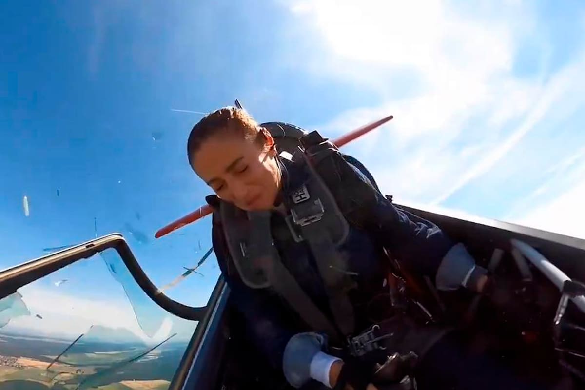 A una piloto holandesa se le abrió la capota del avión y casi ocurre una tragedia: casi pierda la vista