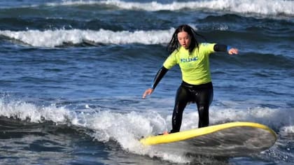 A Valentina también le gusta hacer surf