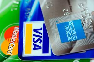 A veces, al dar de baja una tarjeta, se siguen cobrando costos de mantenimiento, intereses sobre intereses y otros cargos en la cuenta