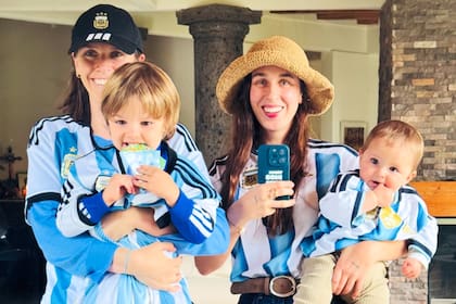 “A veces pienso en esa nostalgia que el inmigrante parece llevar consigo”, dice Anabella pensativa. “Volver es reencontrarme con una geografía que mi cuerpo parece reconocer antes que yo".