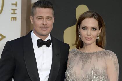 ¡A volar mi amor! Horas de vuelo y un helicóptero fue el pequeño gran regalo que le hizo Angelina a Brad...